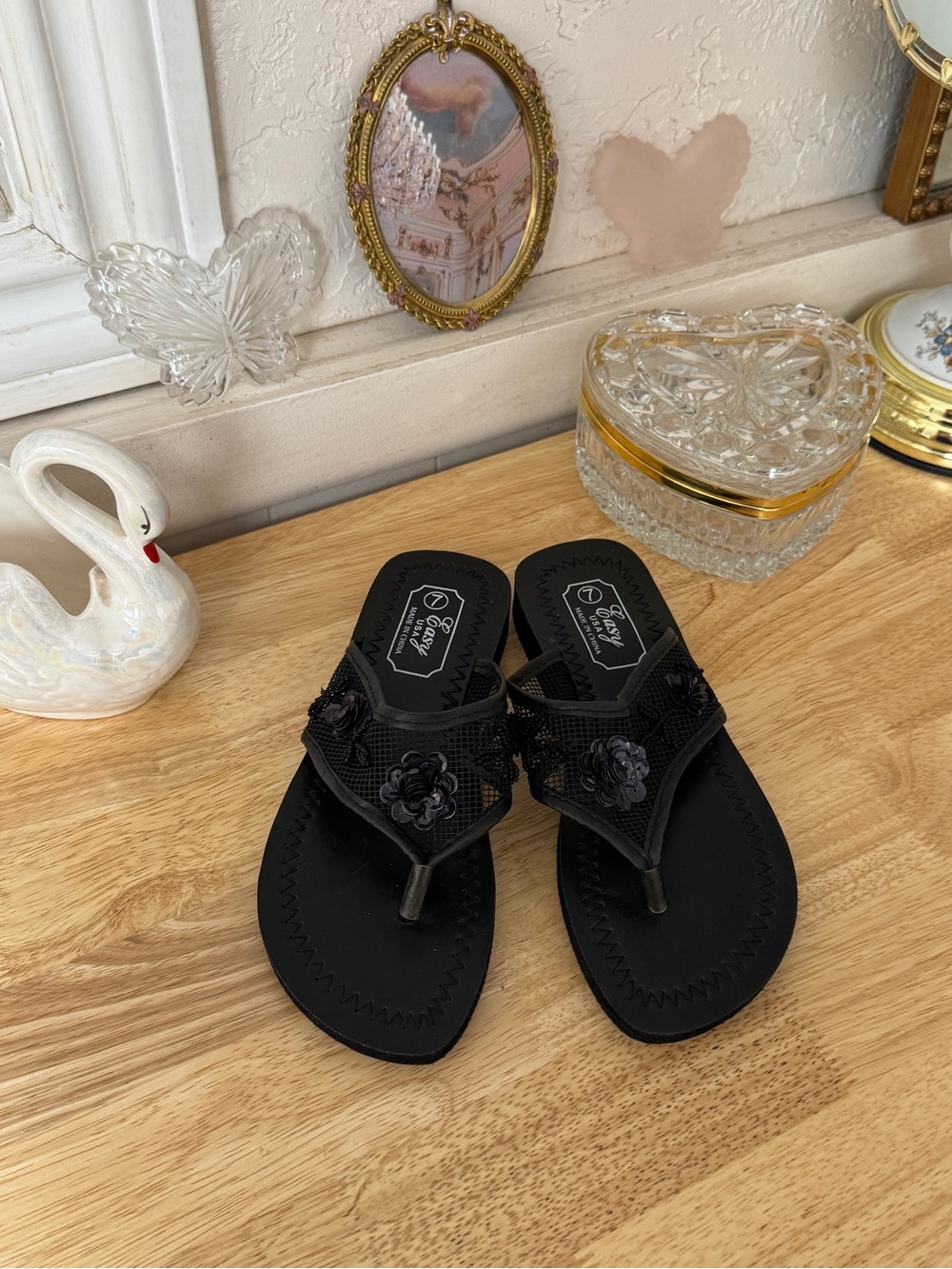 Y2K black flip flops with mesh floral detailing and subtle sequined accents 🖤
